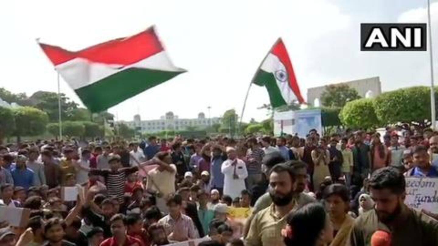 Government effigies burnt at Maulana Azad; students boycott exams Government effigies burnt at Maulana Azad; students boycott exams