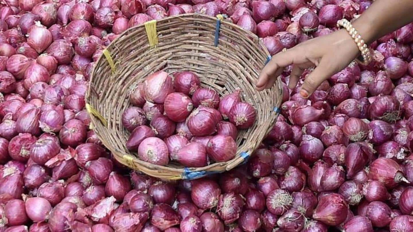 Onions retailing Rs. 100/kg in Mumbai, Pune; import norms relaxed