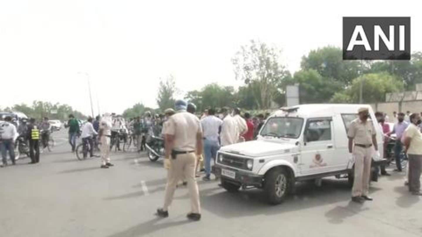 Chaos ensues at Delhi-Gurugram border as Haryana seals entry Chaos ensues at Delhi-Gurugram border as Haryana seals entry