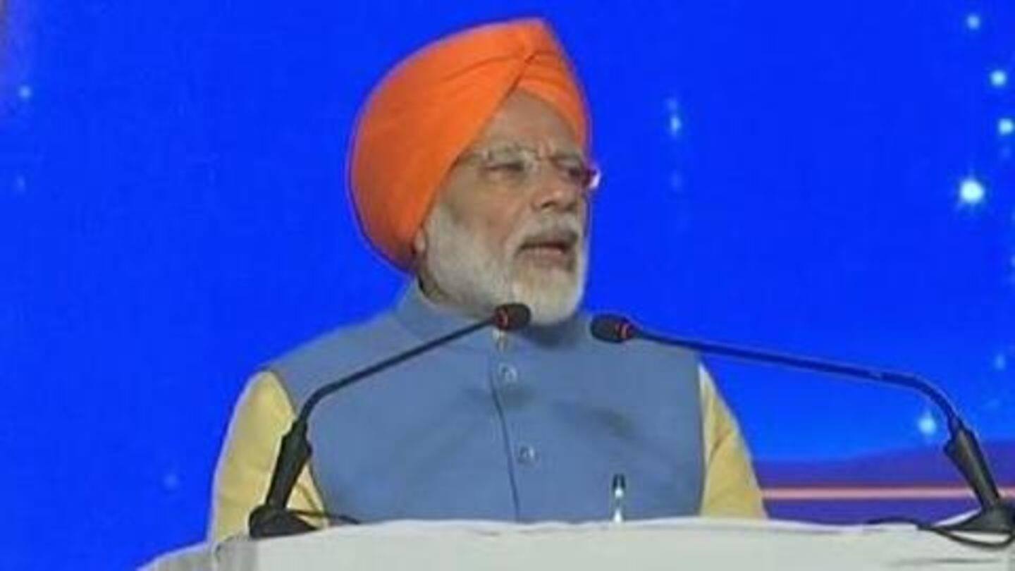 Sidhu sends 'Munnabhai MBBS-style hug' to Modi Sidhu sends 'Munnabhai MBBS-style hug' to Modi