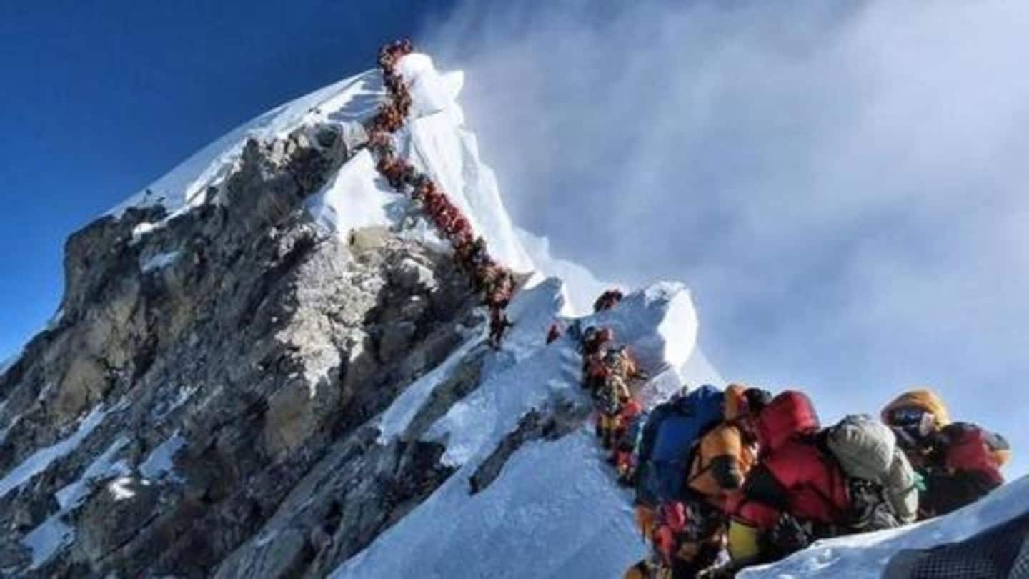 "Traffic jam" on Mt Everest leads to 2 deaths
