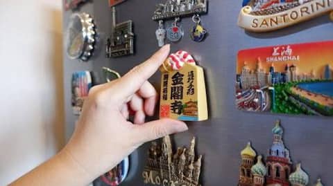How to use travel souvenirs in home decor