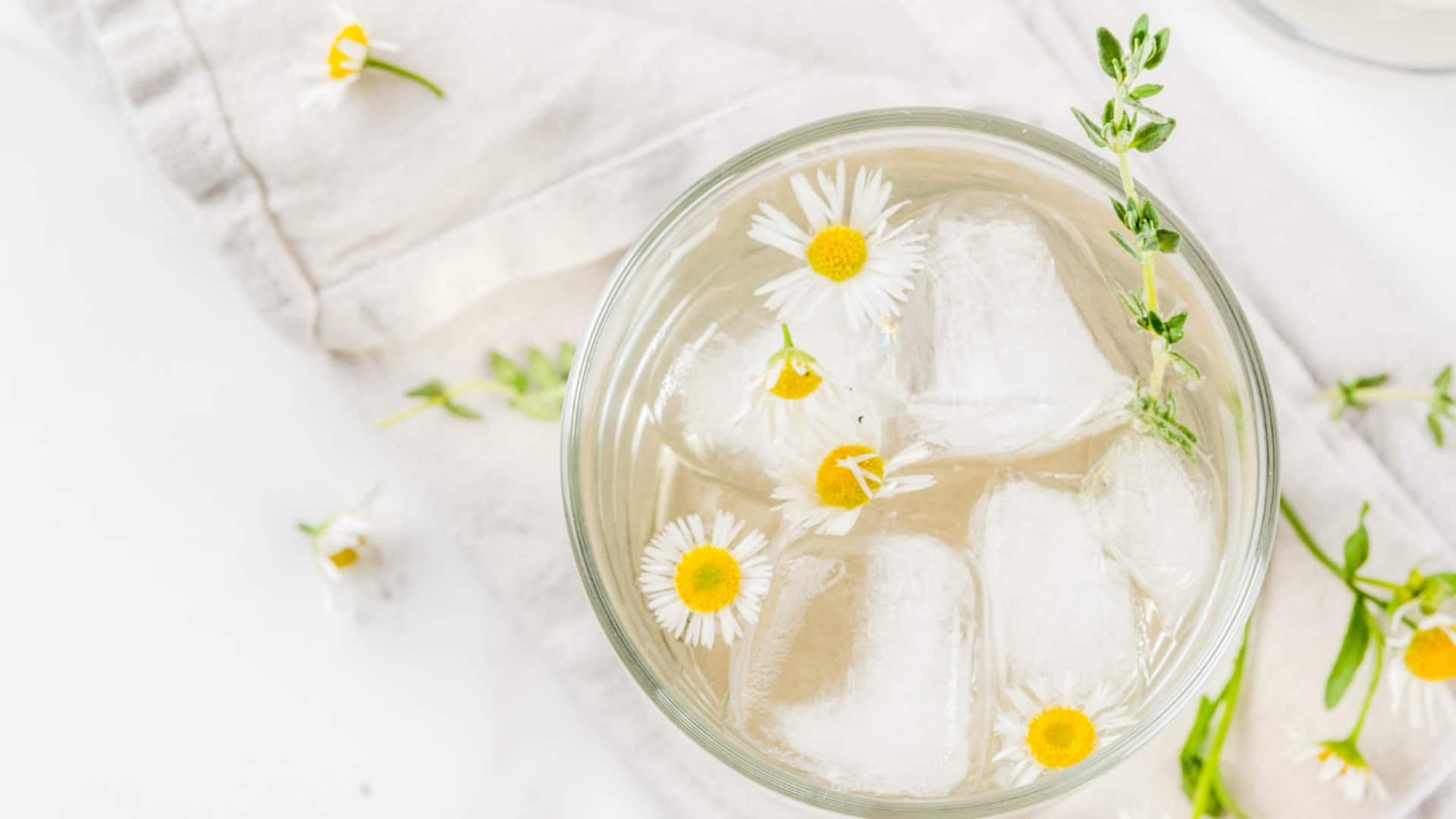 Soothe hives with this easy DIY chamomile spritz