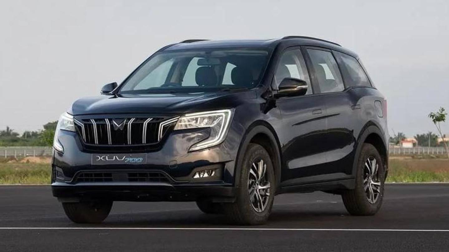 The car has LED headlights and 18-inch wheels The car has LED headlights and 18-inch wheels