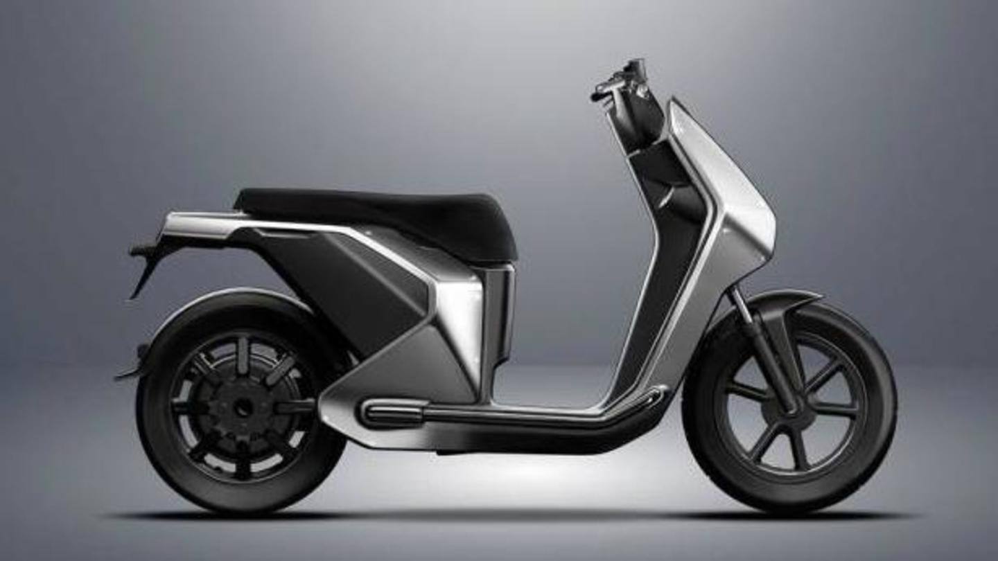 The scooter has a flat seat and U-shaped DRL The scooter has a flat seat and U-shaped DRL
