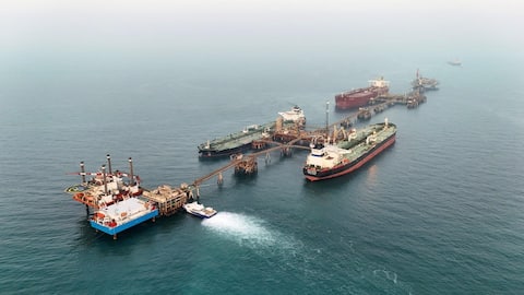 Iraq shuts all oil terminals after port attack
