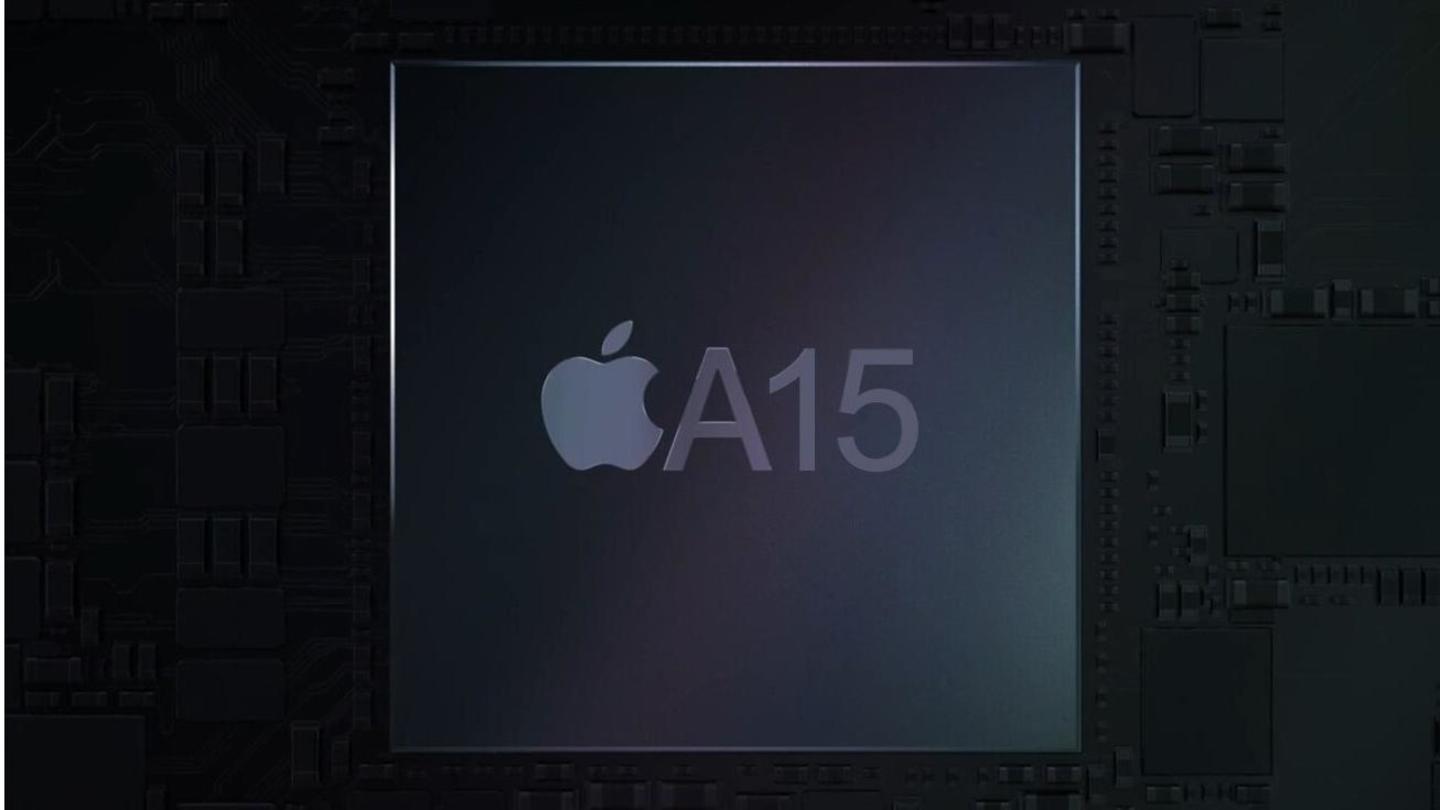 The phones boot iOS 15 The phones boot iOS 15