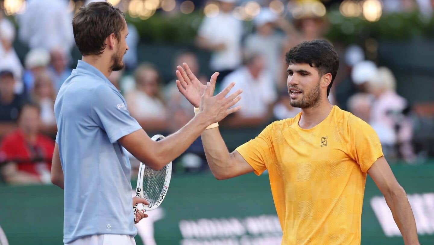 Indian Wells: Daniil Medvedev sets records by beating Carlos Alcaraz