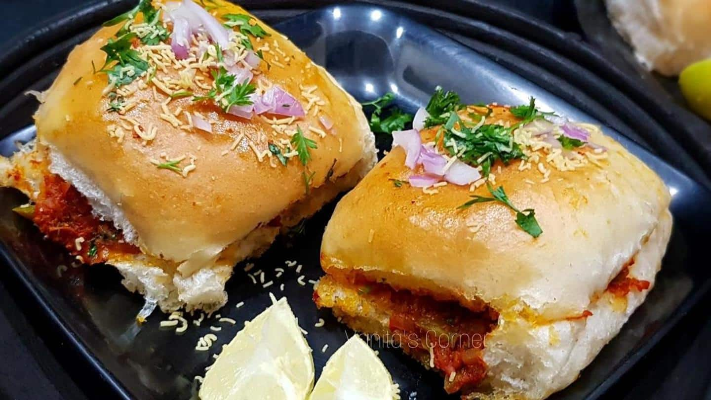 How to make delicious paneer stuffed masala pav at home