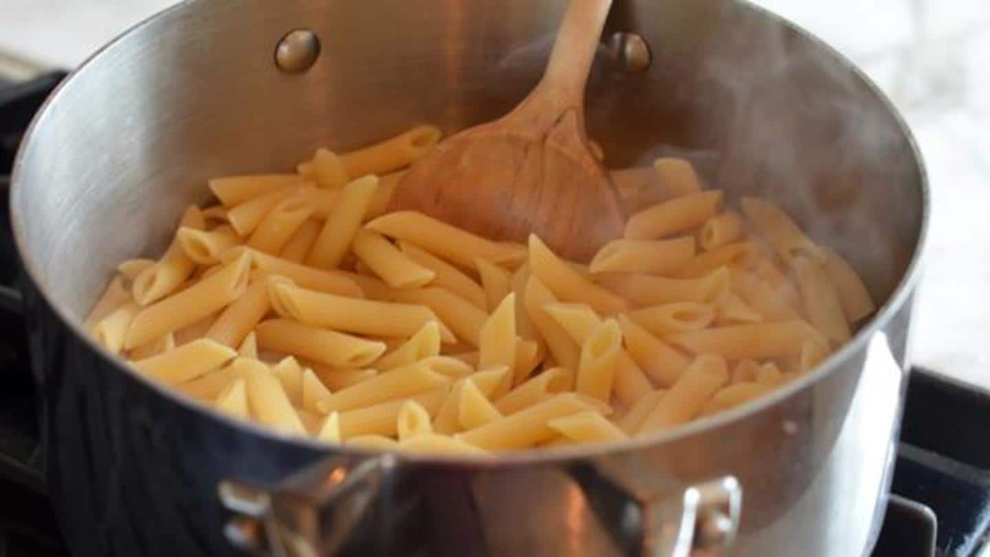Boiling the pasta Boiling the pasta