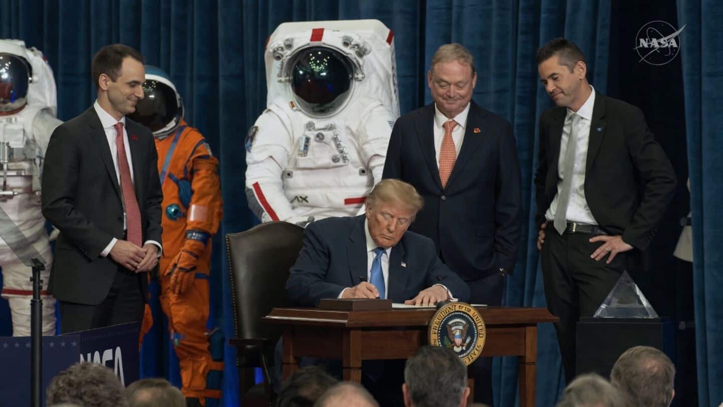 Donald Trump signs order to establish US space academy