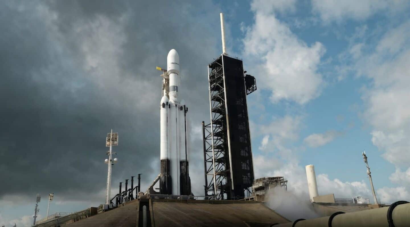 SpaceX scrubs 1st Falcon Heavy rocket launch in 18 months