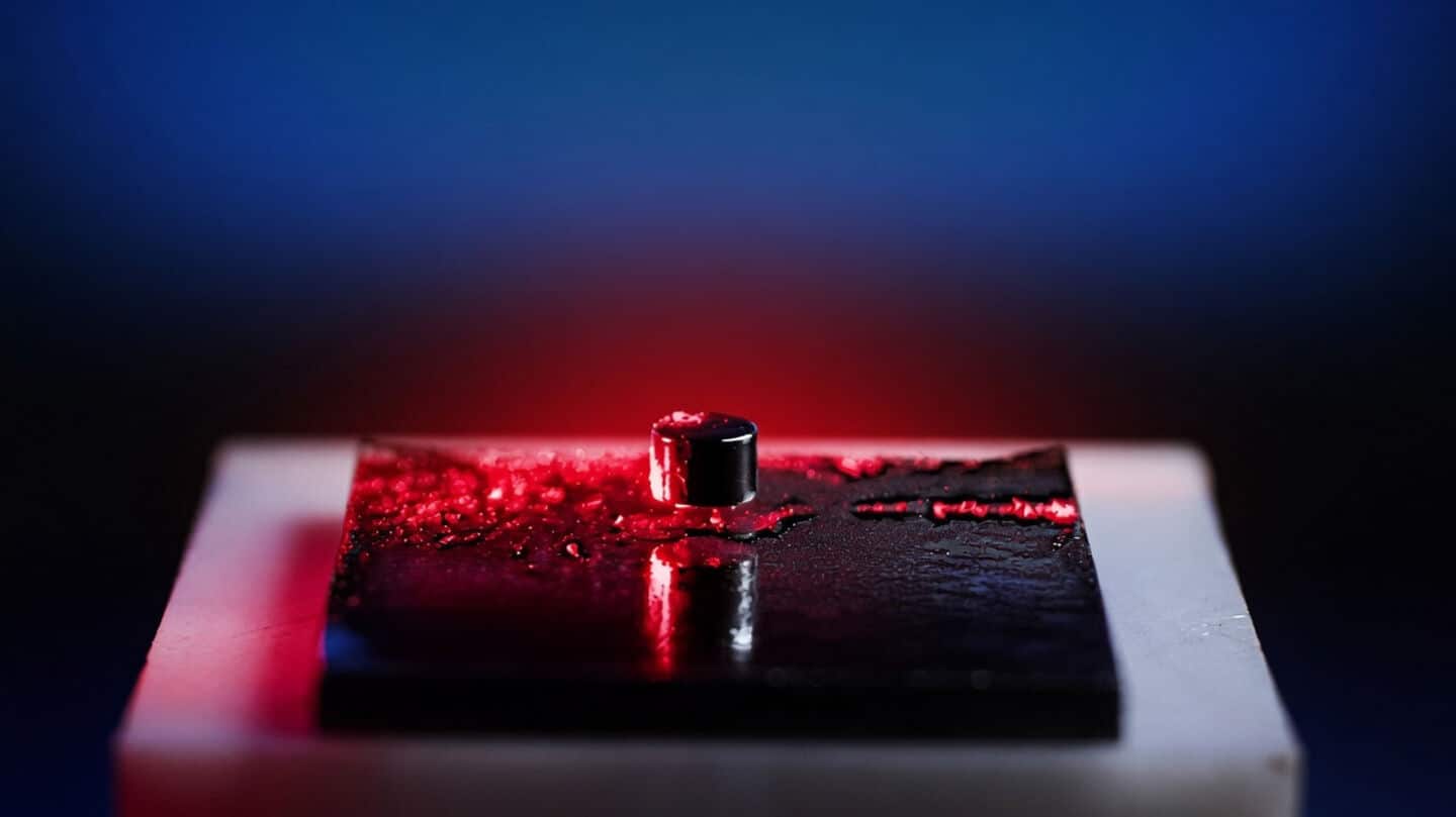 This ultra-sensitive 'floating compass' can help search for dark matter