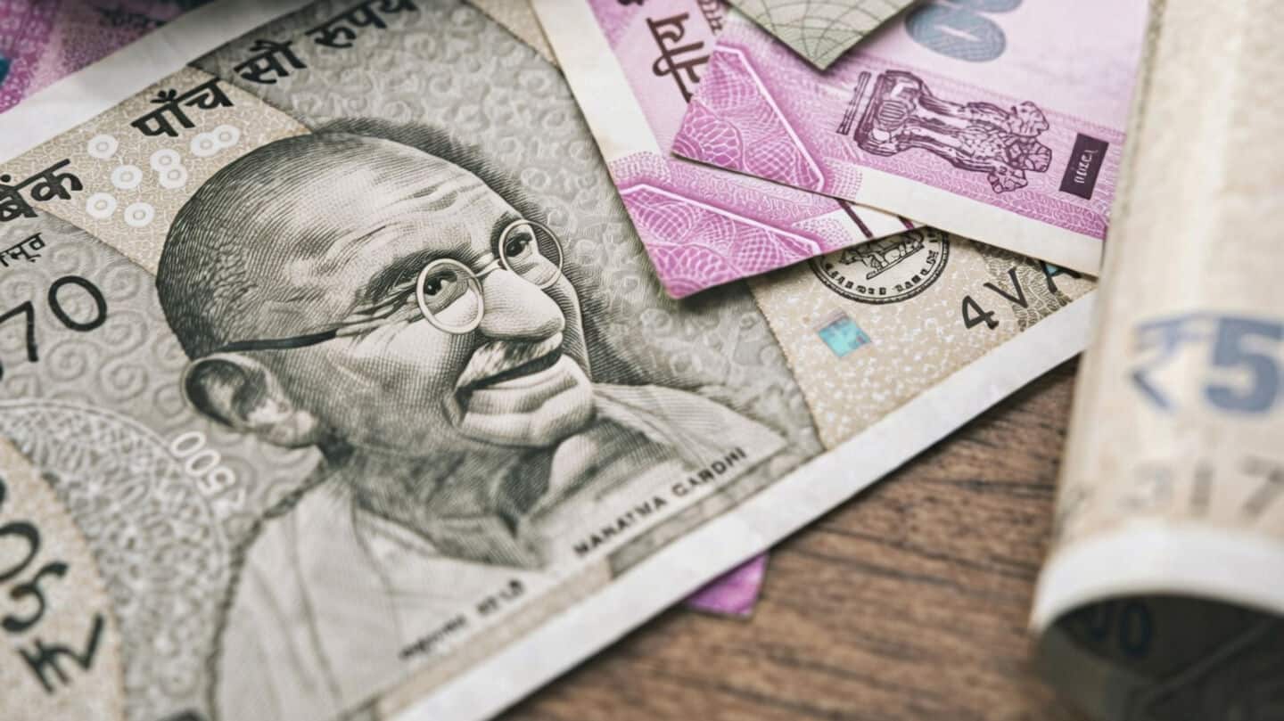 Government banks ordered to complete wage negotiations within 12 months