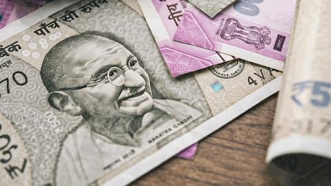 Government banks ordered to complete wage negotiations within 12 months