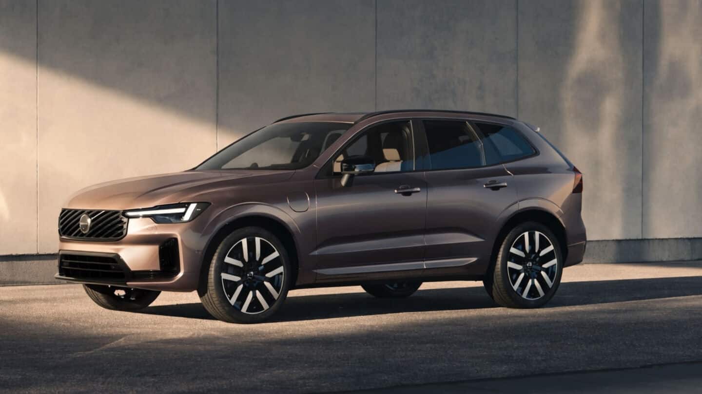 2028 Volvo XC60 arrives with better looks, improved hybrid powertrain