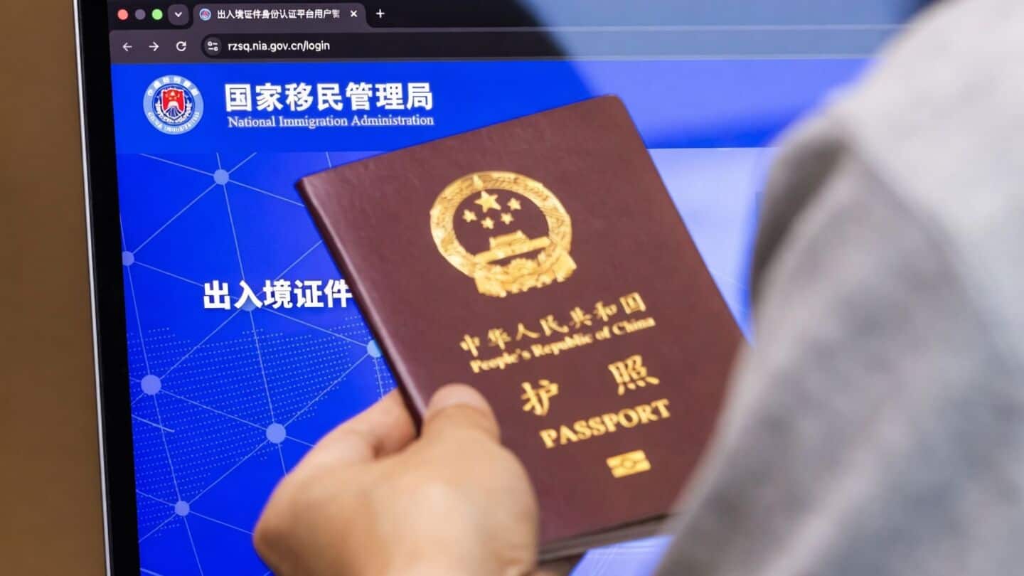 China makes it difficult for citizens to travel abroad