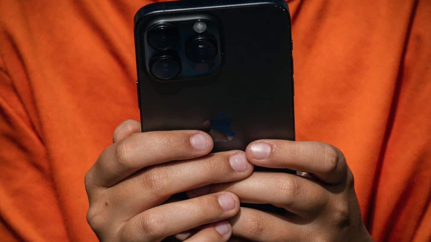 UK to stop children from snapping nudes on phones soon