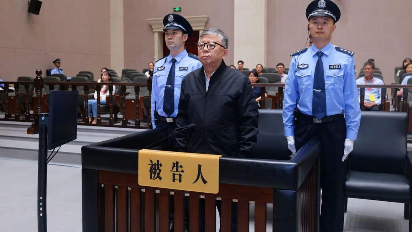 Chinese official sentenced to death for accepting $325M in bribes