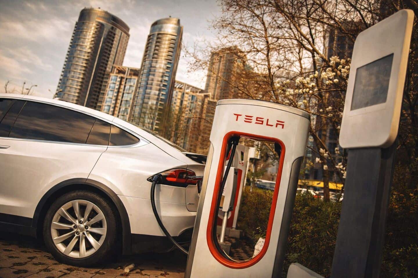 Tesla sets up an AI training center in China