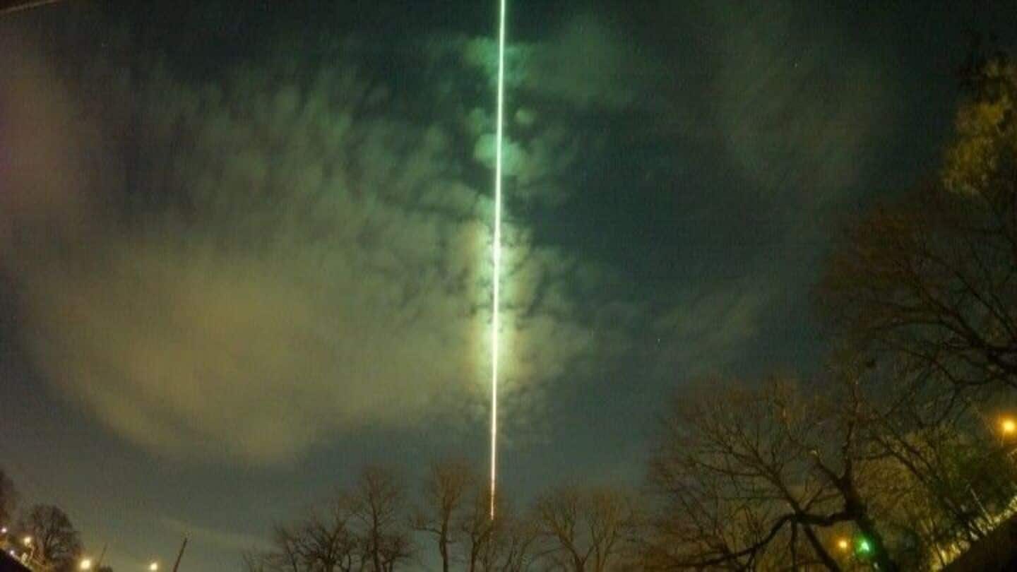 Bright green fireball lights up the sky: What is it? Bright green fireball lights up the sky: What is it?