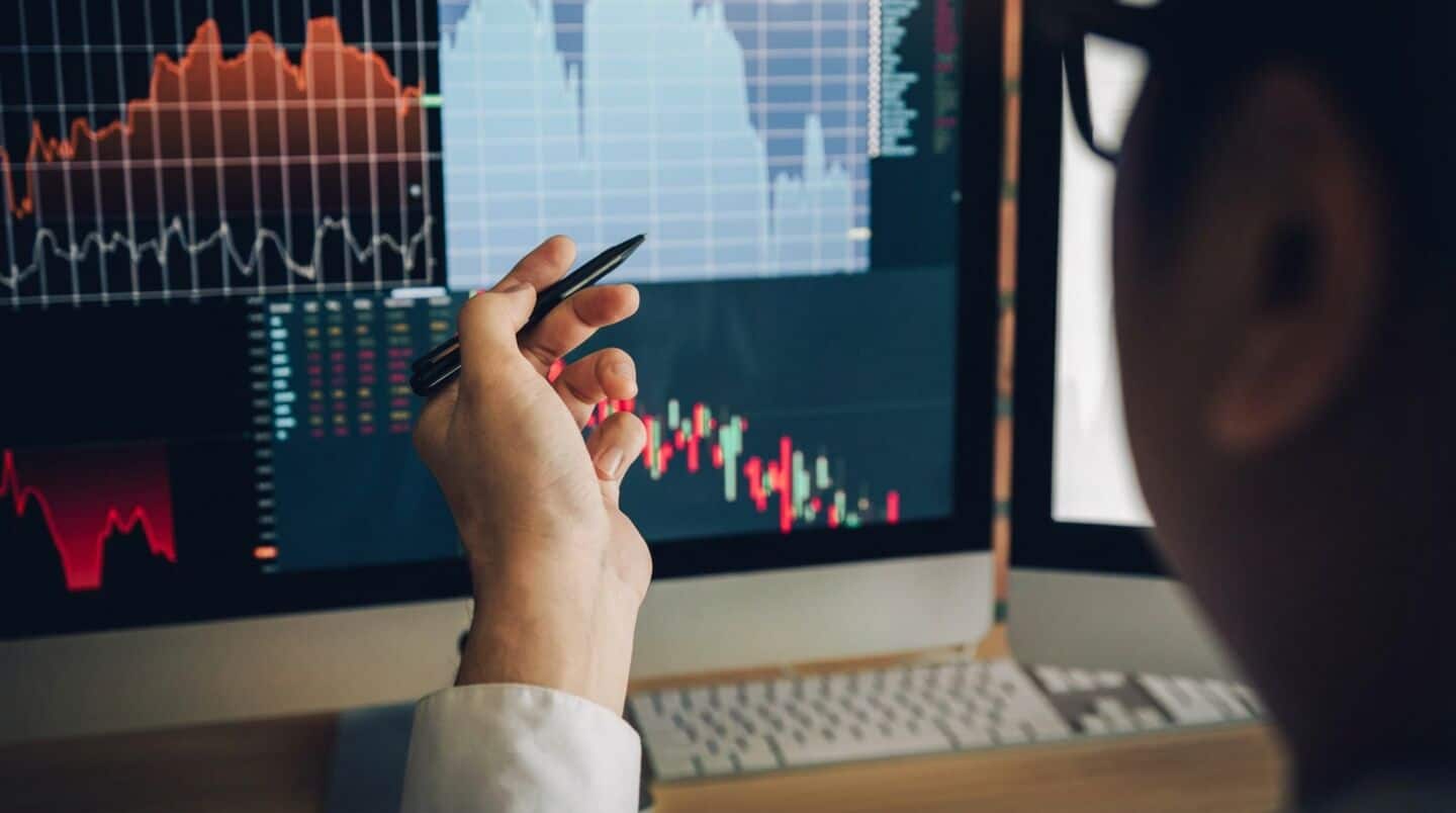 newsbytesapp.com - Dwaipayan Roy - Market cap of India's top 6 firms down ₹3L crore