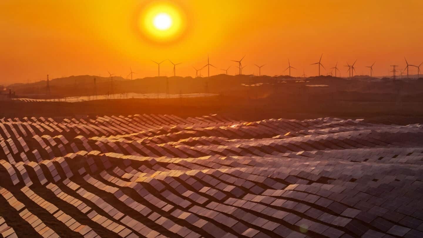 Low-cost and high-efficiency solar panels might become reality soon