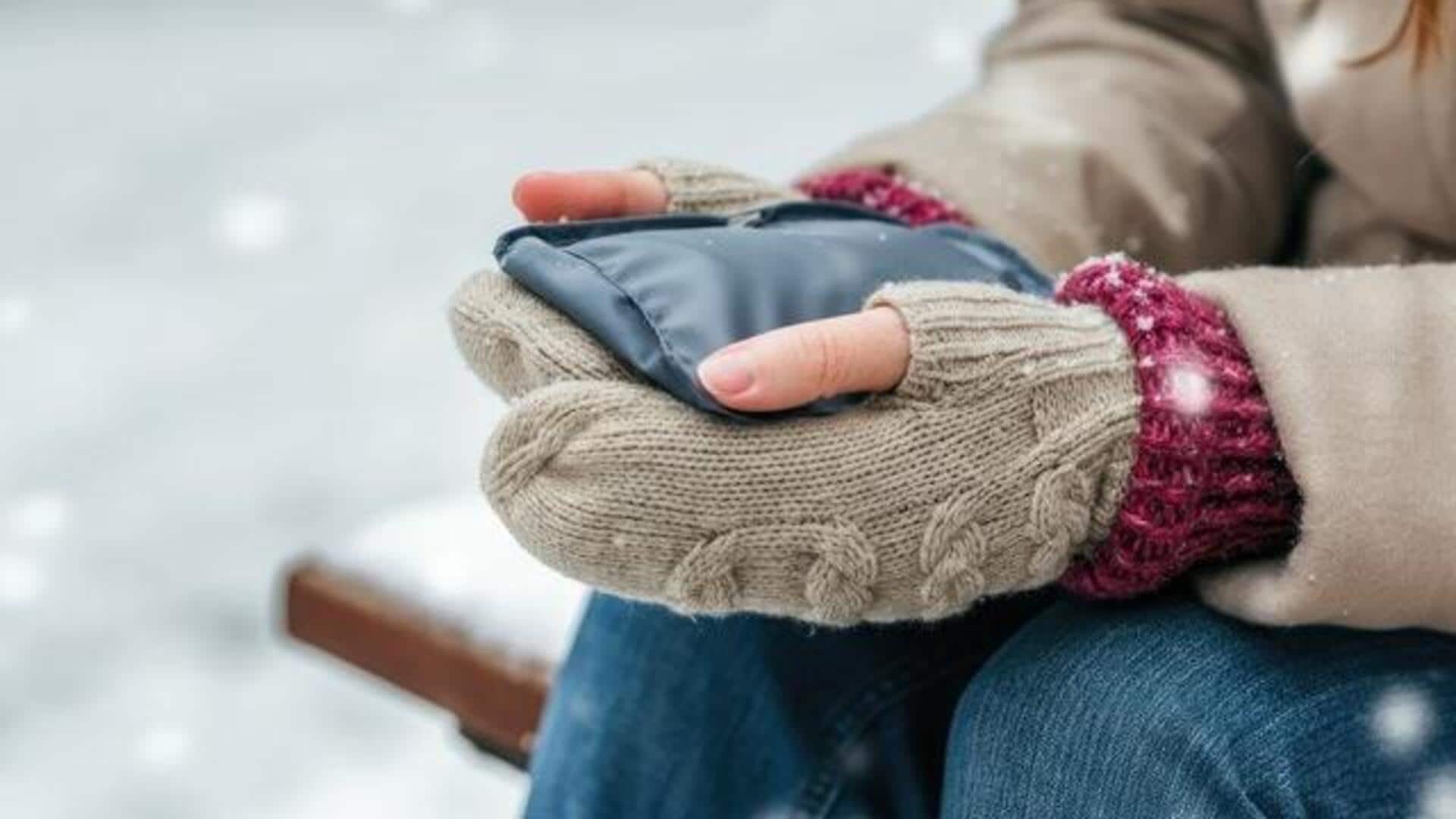 Winter accessories: How to wear wrist warmers 