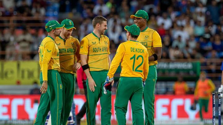 India vs South Africa, 5th T20I: Maharaj elects to field