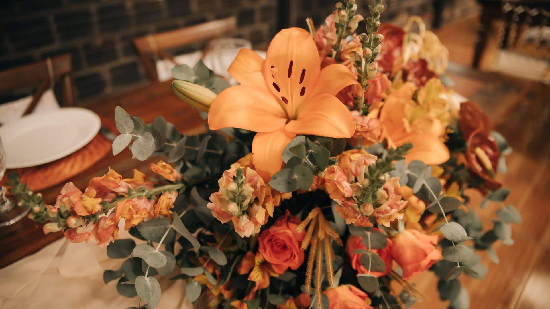 How to style your table with floral centerpieces
