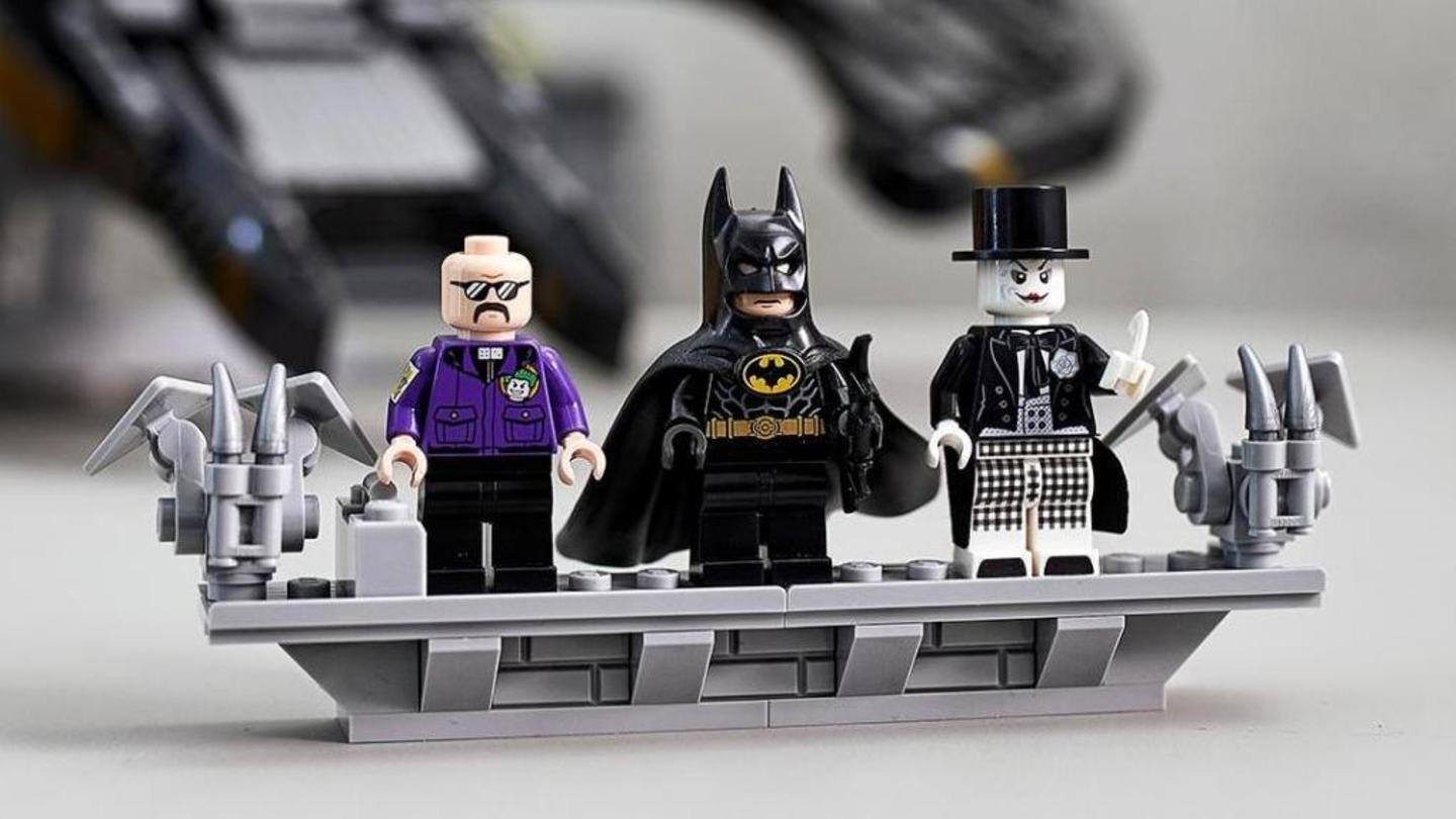 A special brick allows the Batwing to mount on walls A special brick allows the Batwing to mount on walls