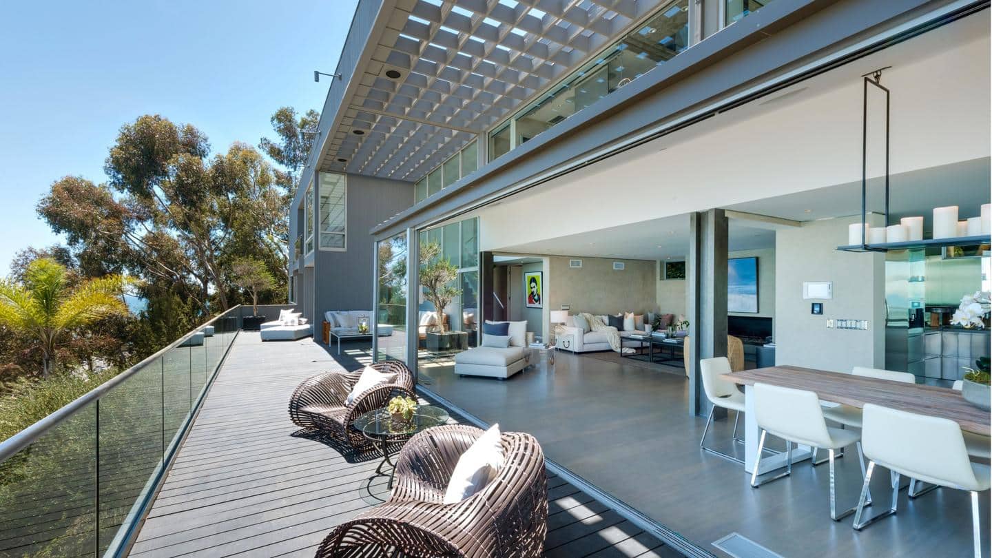 Matthew Perry puts pretty Malibu beach house on sale