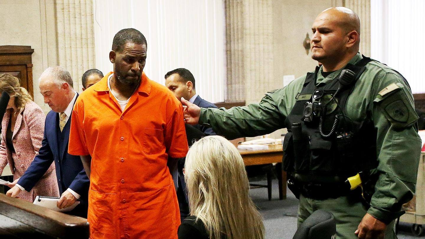 Inmate punched Kelly, singer apparently fine Inmate punched Kelly, singer apparently fine