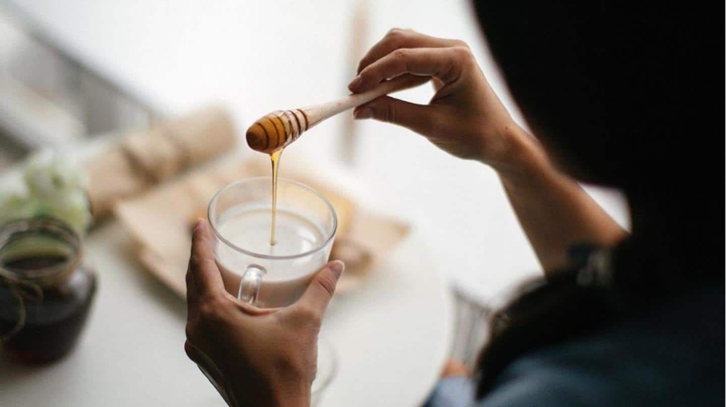Use the natural moisturizing mixture of milk and honey Use the natural moisturizing mixture of milk and honey