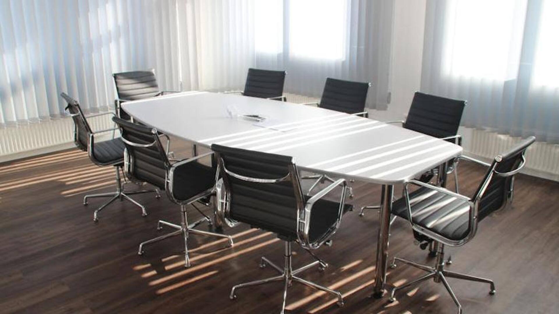 Tips to declutter your boardroom