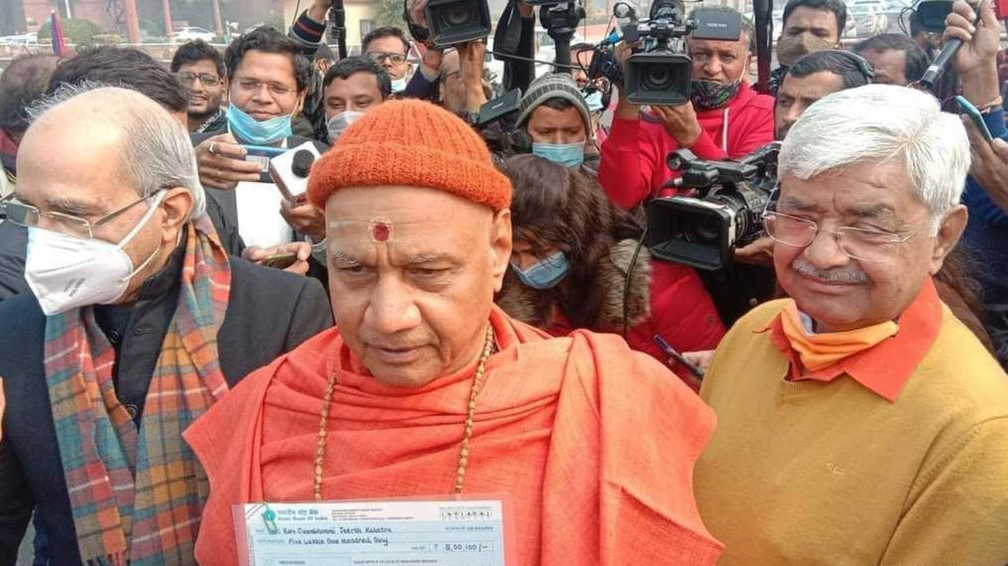 Govind Dev Giriji Maharaj met President Kovind and collected cheque Govind Dev Giriji Maharaj met President Kovind and collected cheque