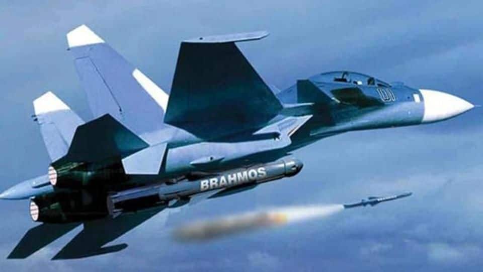#DefenseDiaries: Integration of BrahMos on 40 Sukhoi-30MKI combat aircraft begins!