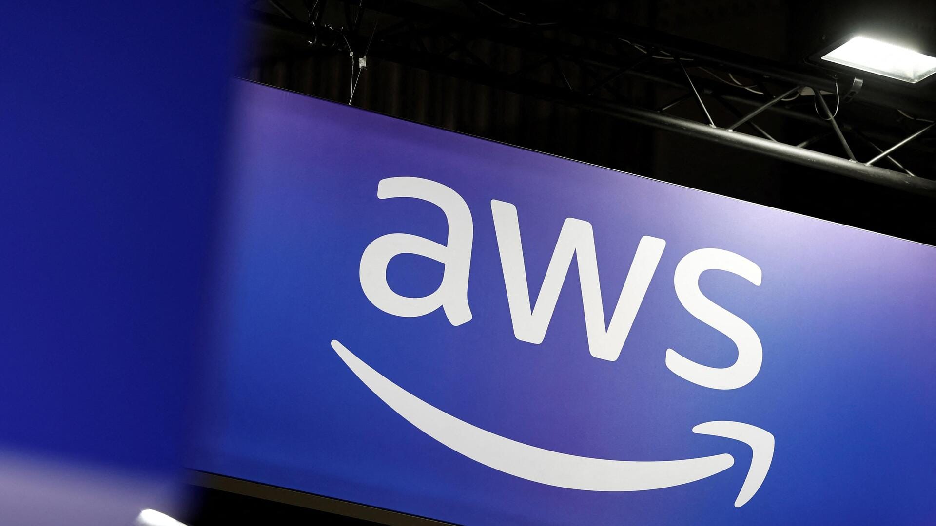 AWS outage disrupts Alexa, ChatGPT, Snapchat, and Fortnite services AWS outage disrupts Alexa, ChatGPT, Snapchat, and Fortnite services