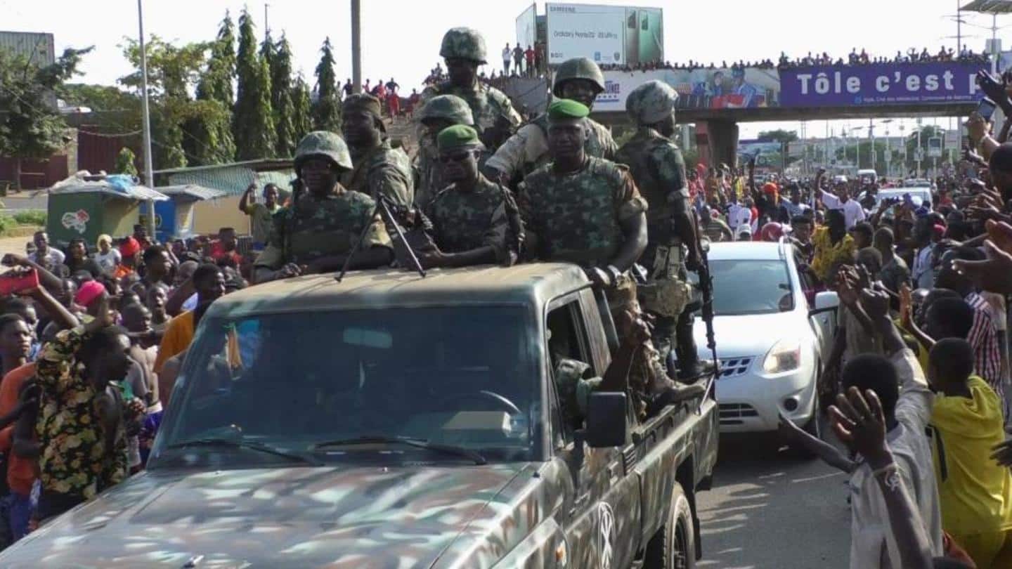 Soldiers detain Guinea's president, dissolve government