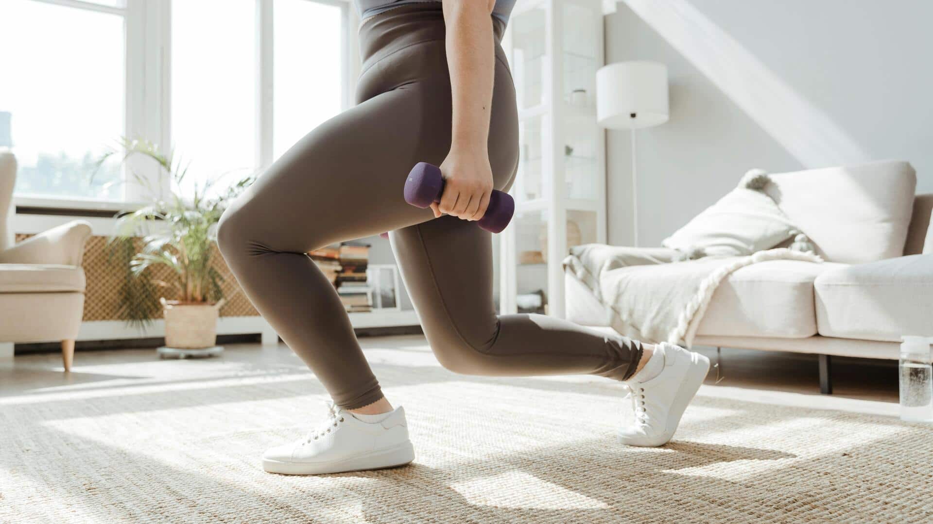 Level up your workout with cross-step lunges Level up your workout with cross-step lunges