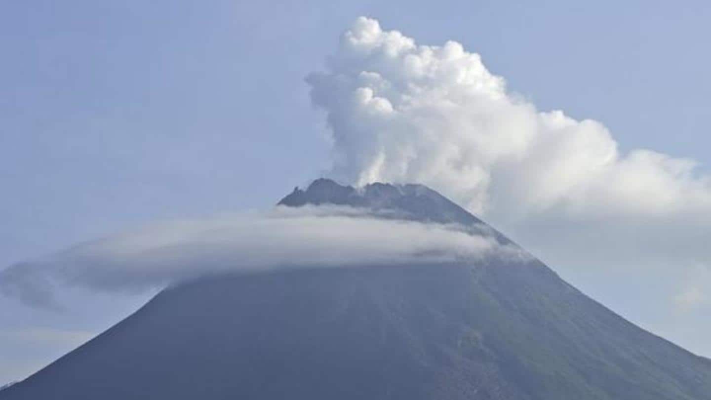 Indonesia's Merapi volcano spews hot clouds, 500 evacuated