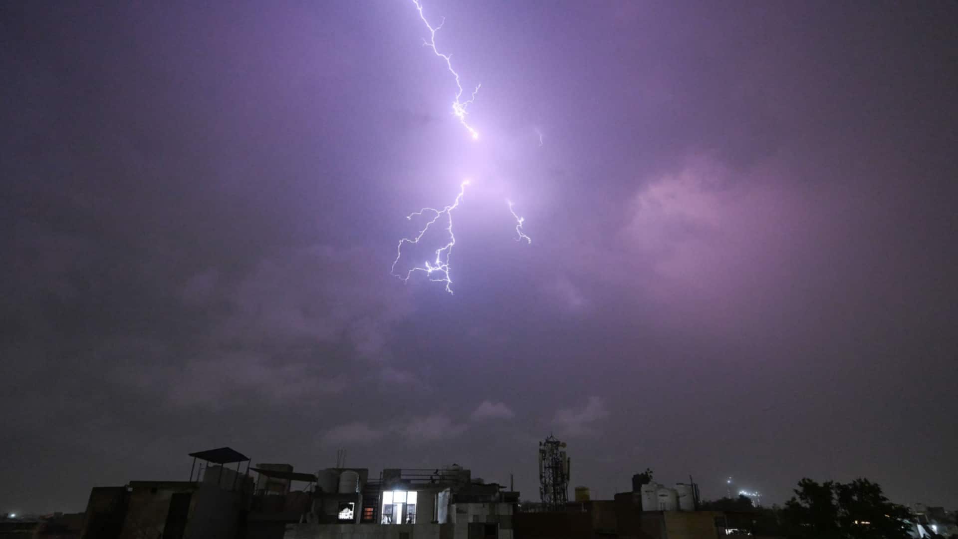 IMD forecasts milder May for India with thunderstorms bringing relief