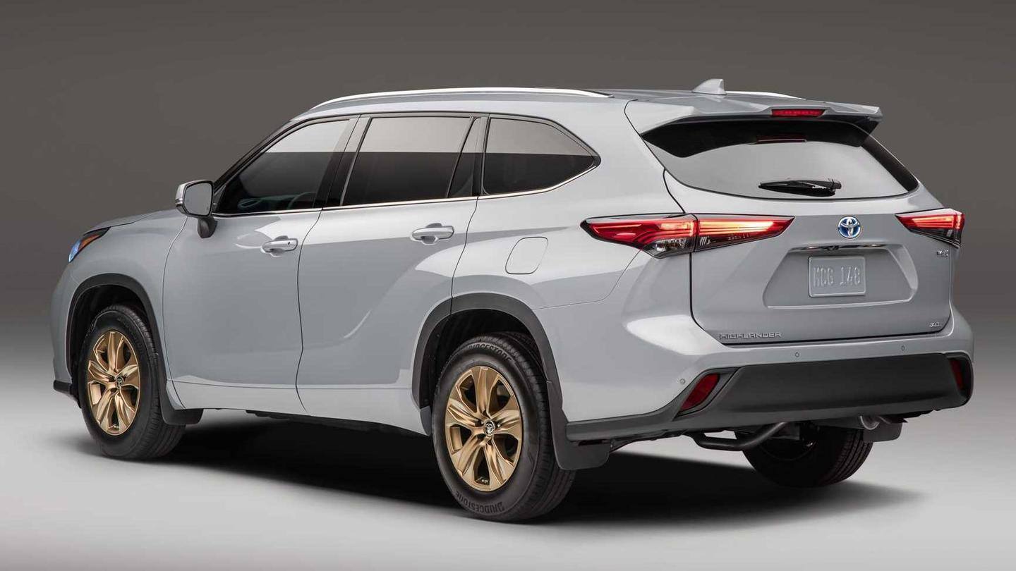 The car is available in two color options The car is available in two color options