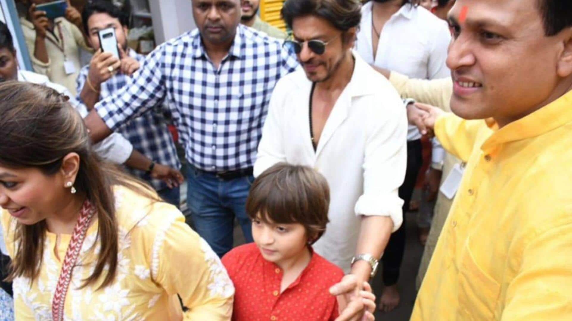 Watch: SRK visits Lalbaugcha Raja in Mumbai
