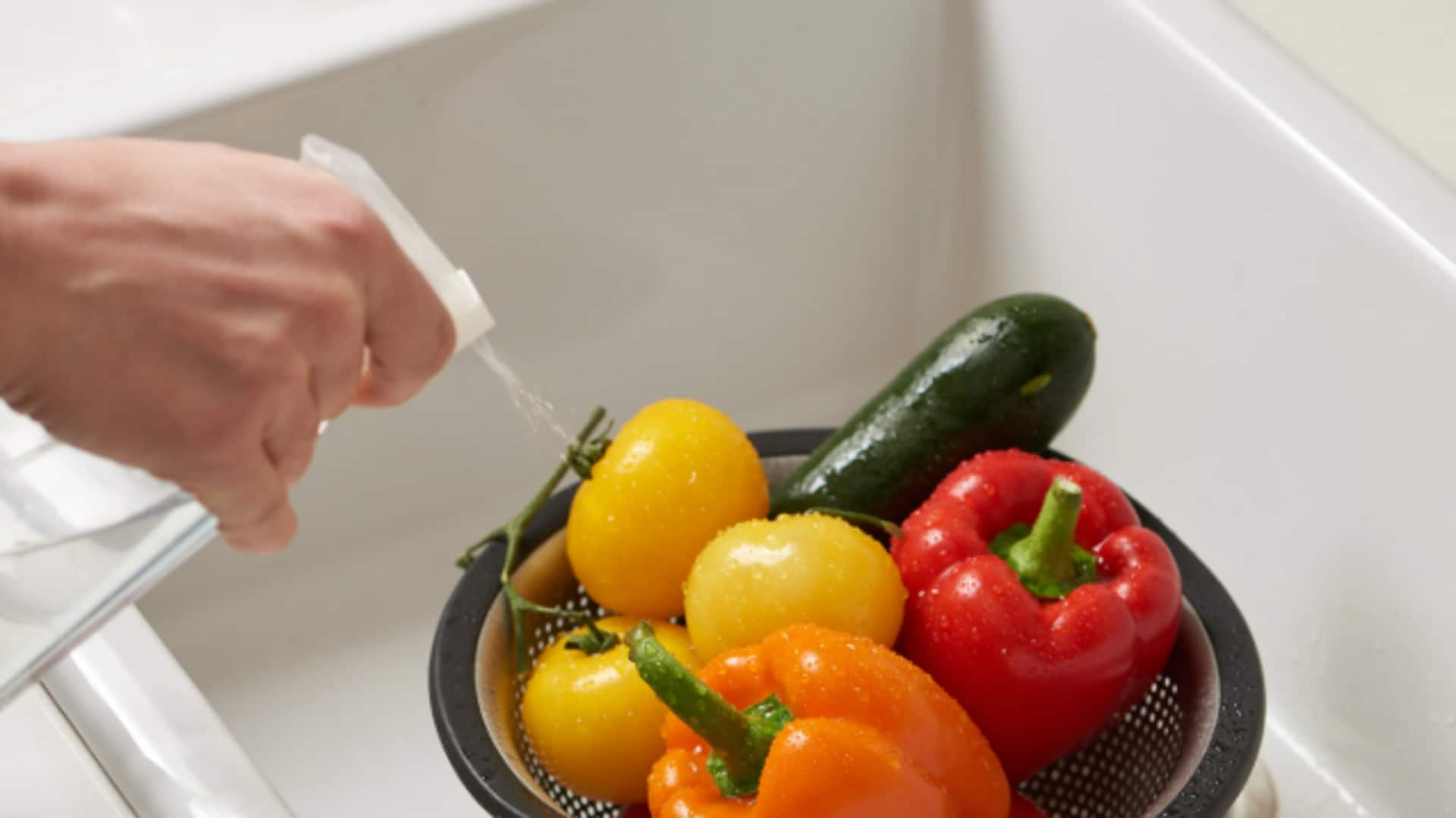 Making vegetable wash solutions at home is easy. Here's how