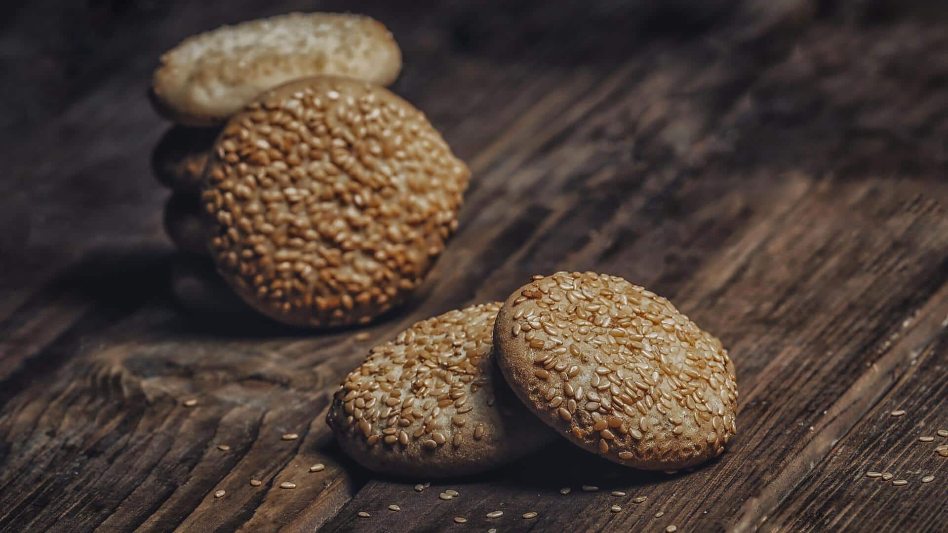 5 traditional Greek snacks made with sesame
