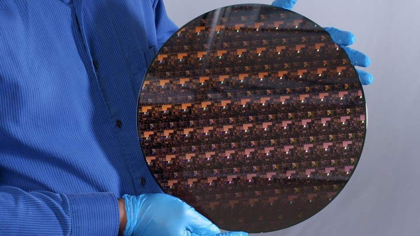 NewsBytes Briefing: IBM creates first 2-nanometer chip, and more