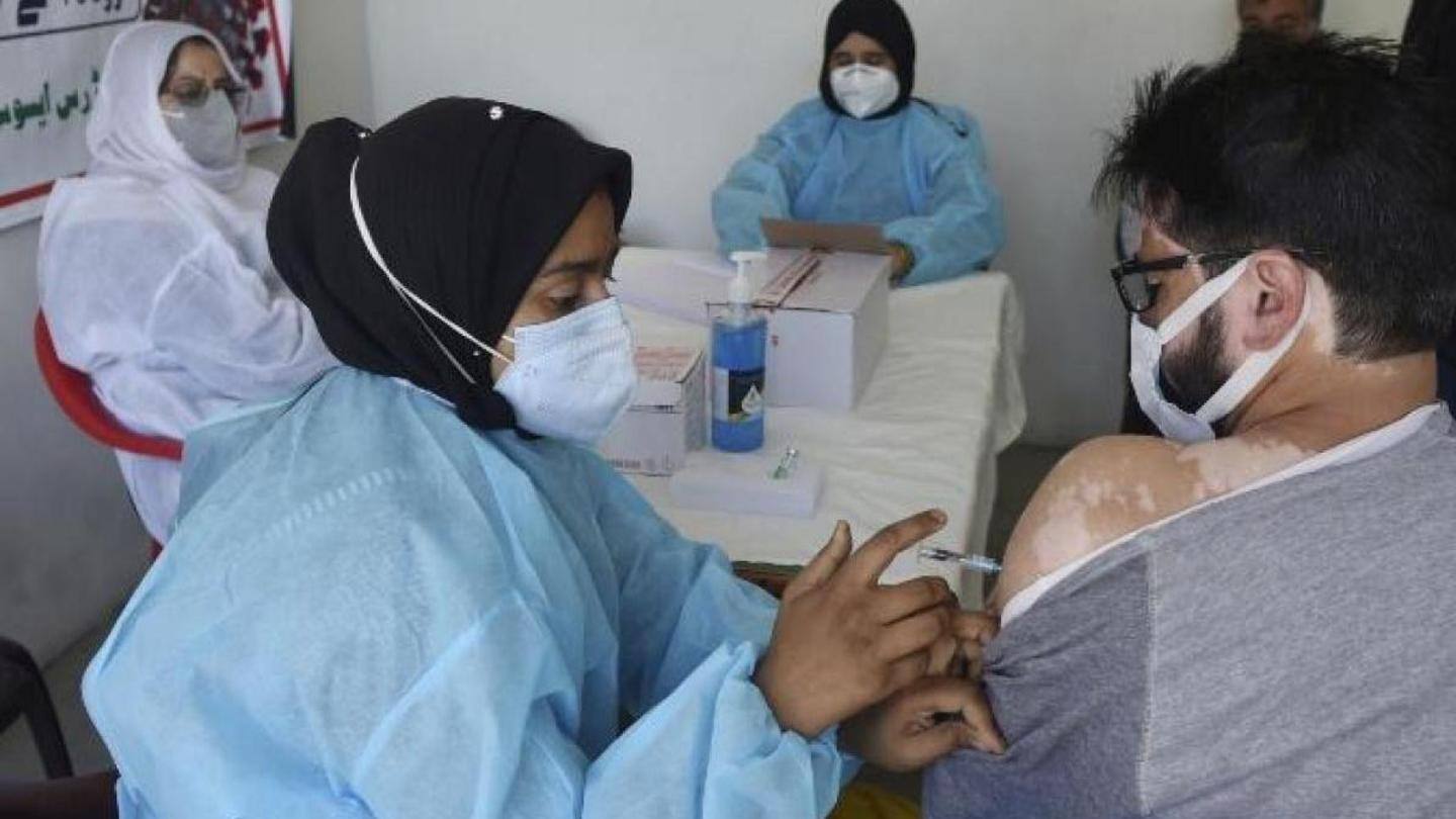 Around 20 lakh people are waiting for second dose: Tope Around 20 lakh people are waiting for second dose: Tope