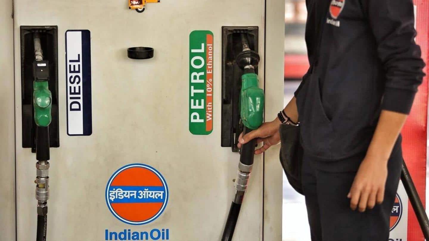 Petrol price shoots past Rs. 100 a liter in Thane