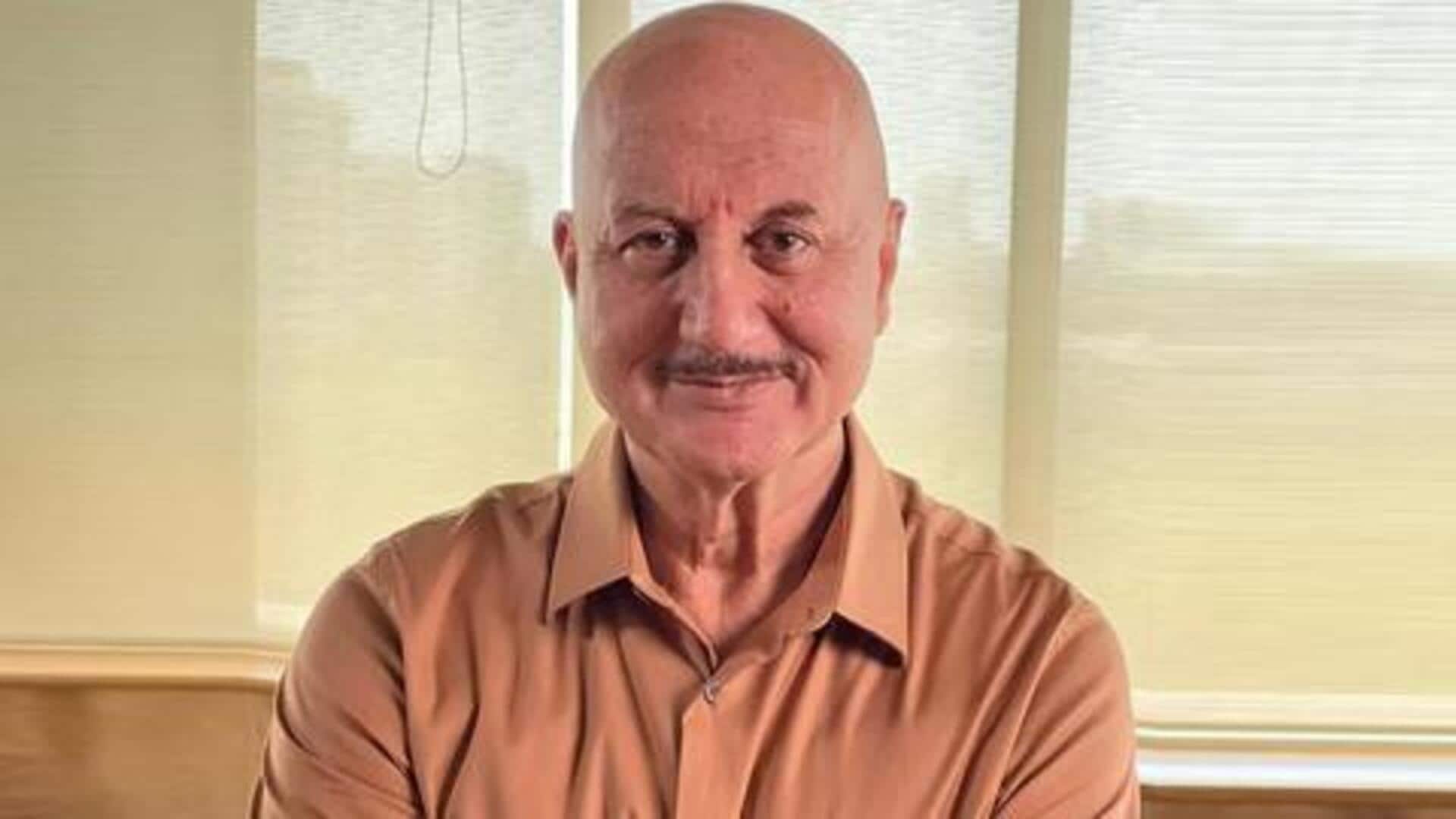 Anupam Kher takes train to support PM Modi's fuel-saving appeal 
